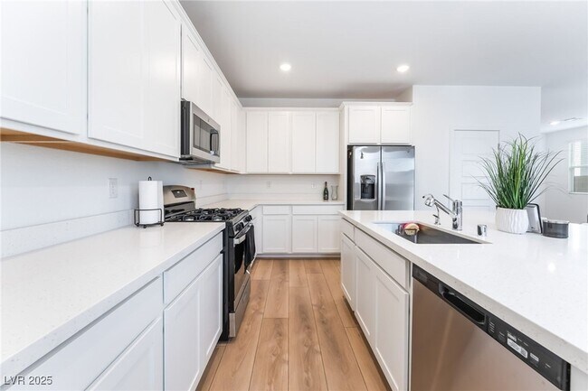 Building Photo - 2960 Gaffer Film St