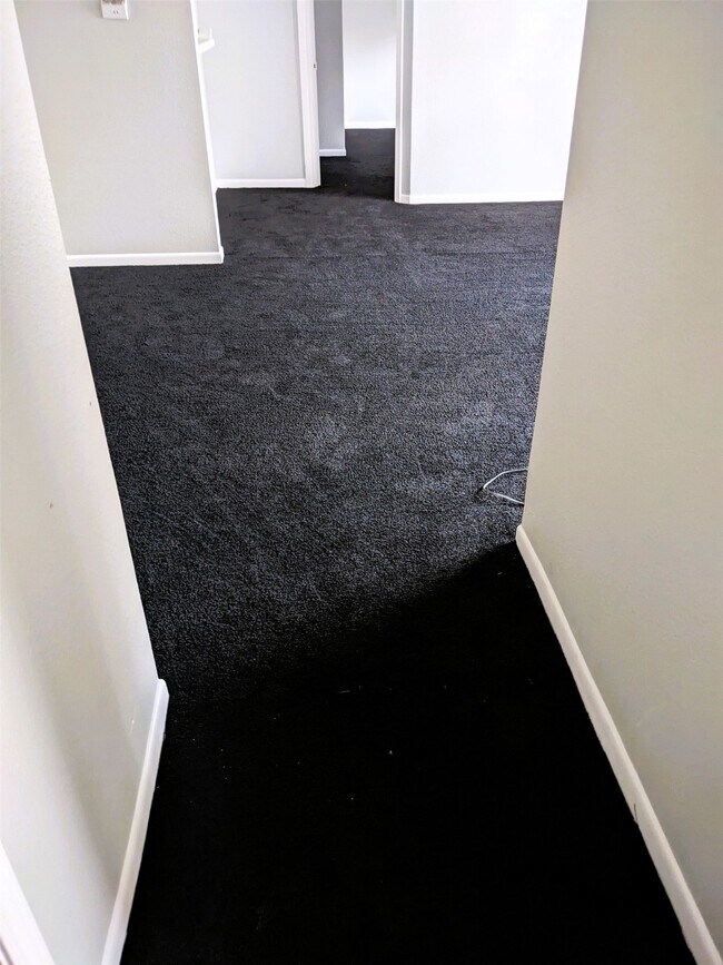 Building Photo - 8421 Hearth Dr