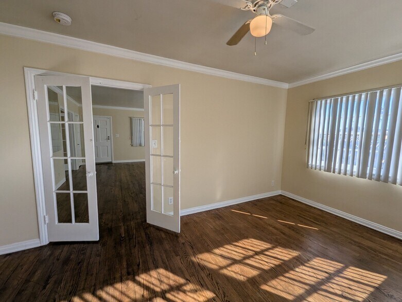 Building Photo - 1011 W 65th St