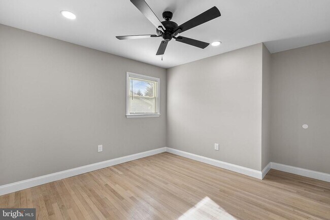 Building Photo - 3887 Shadywood Dr