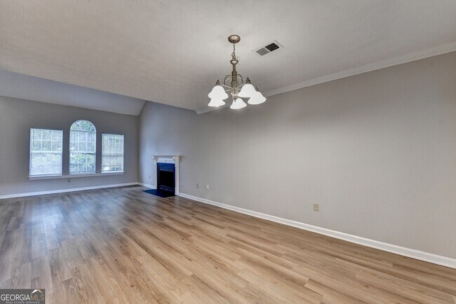 Building Photo - 2115 Glynmoore Dr