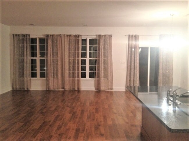 Building Photo - 2110 Red Fox Dr