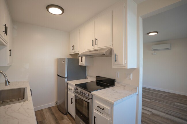 Building Photo - 825 W 167th St
