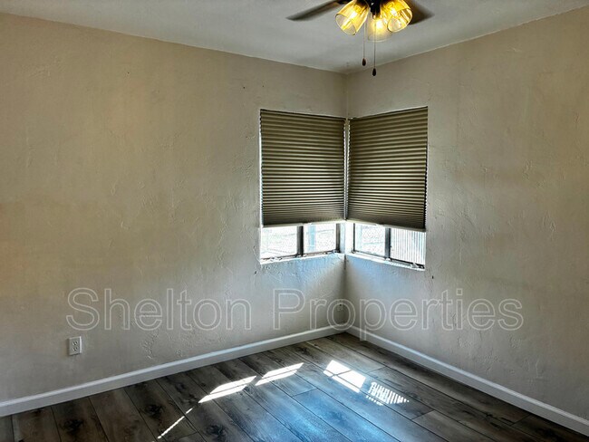 Building Photo - 1802 N Laurel Ave