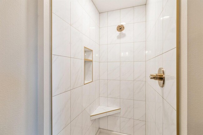 Building Photo - 2103 Lacey Dr