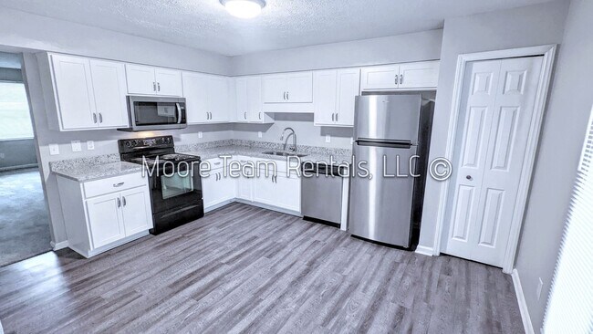 Building Photo - 2 Bed/1.5Ba - Includes - Water, Septic, Trash & Lawn - Sect 8