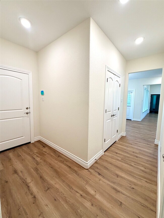 Building Photo - 12871 Oak Barrel Rd