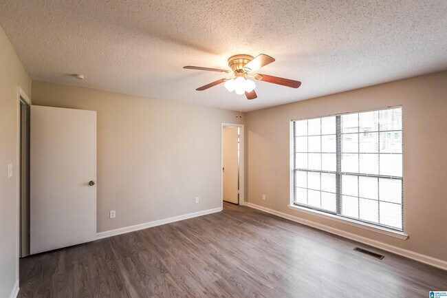 Building Photo - 21264 Royal Dr