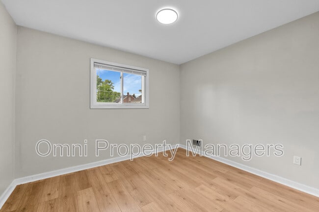 Building Photo - 21732 Wellington Ave