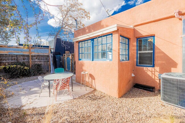 Building Photo - 720 Marquette Ave NW