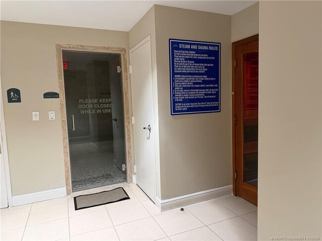 Building Photo - 610 Clematis St