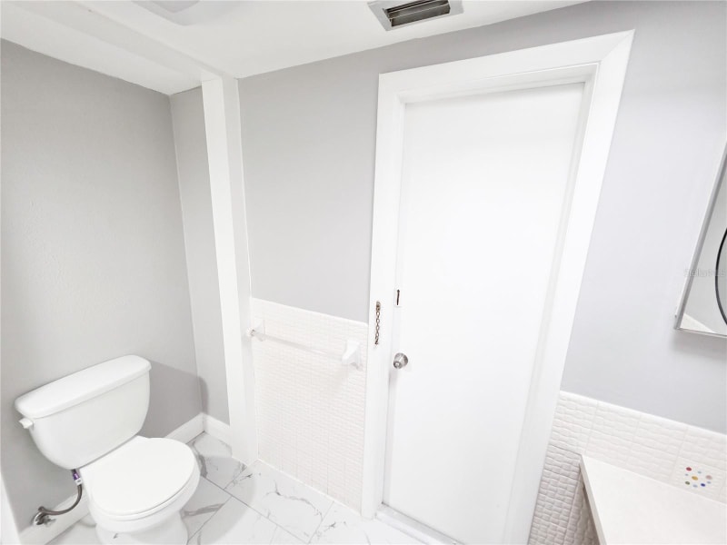 Building Photo - 7435 Hollyridge Dr