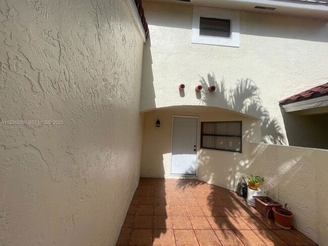 Building Photo - 14000 San Remo Cir