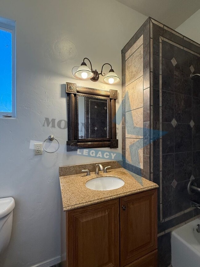 Building Photo - 4 bedroom, 4 bath house - Must see landscaping!