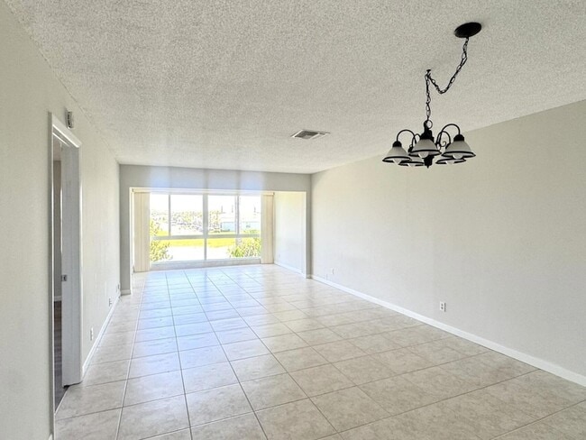 Building Photo - 5908 Via Delray Blvd