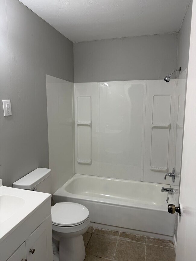 Building Photo - 3BR Plain Township Ranch