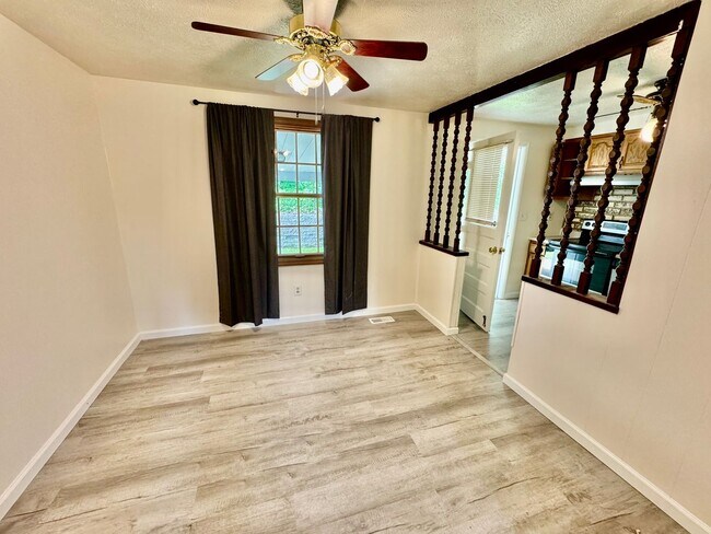 Building Photo - Spacious Split Level 3/1.5 House in Baldwi...