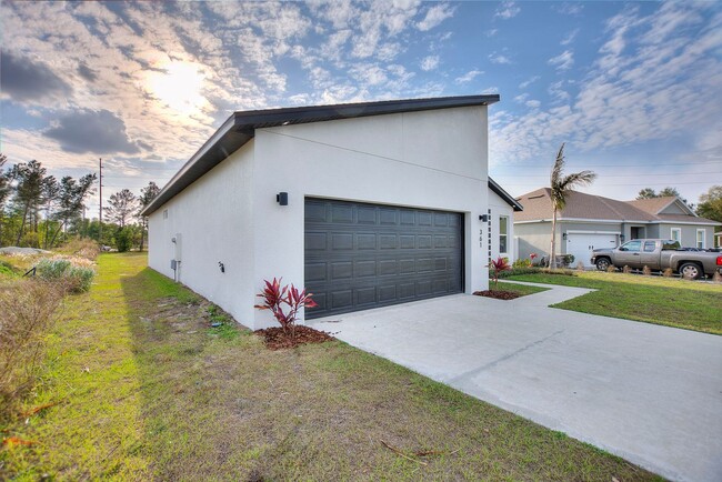 Building Photo - 361 Begonia Ct