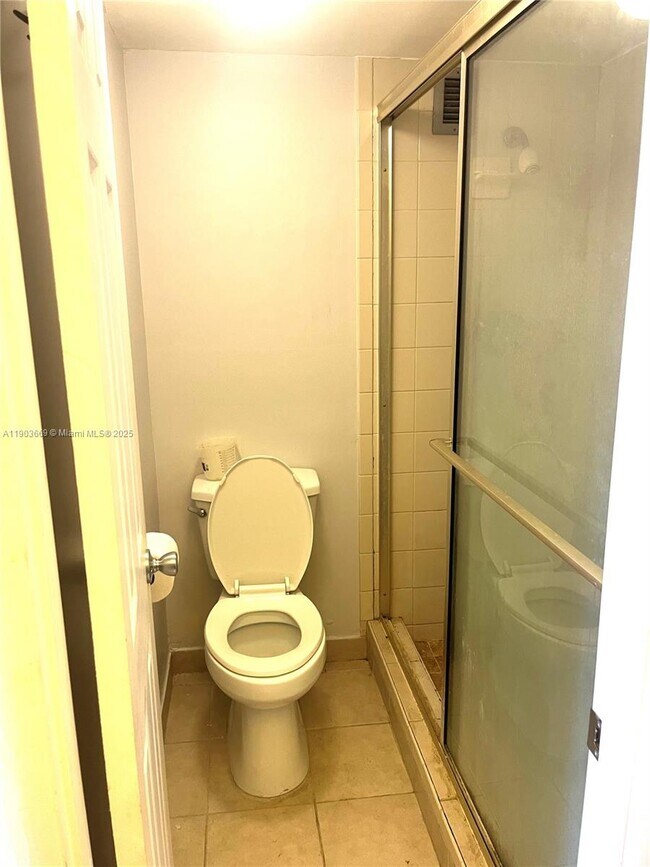 Building Photo - 2025 NE 164th St