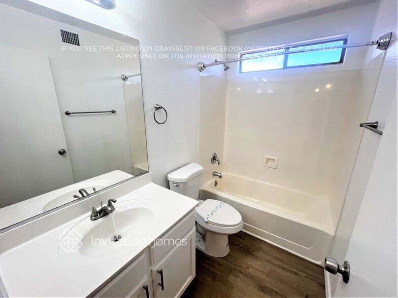 Building Photo - 11525 E Persimmon Ave