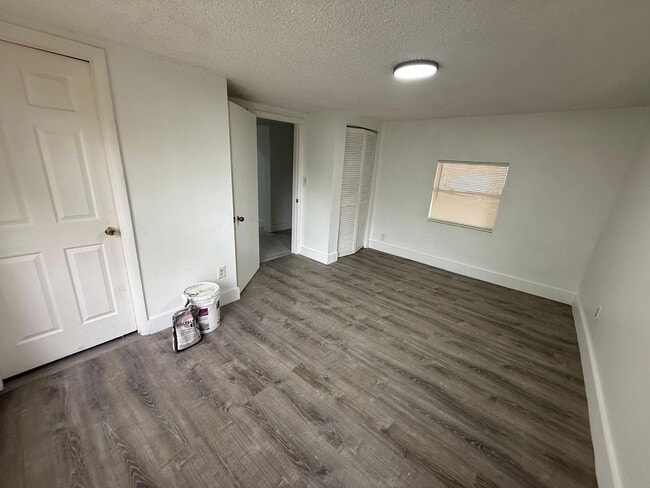 Building Photo - Remodeled 3/2 Childs Park Available Now ! Ask about move in specials!