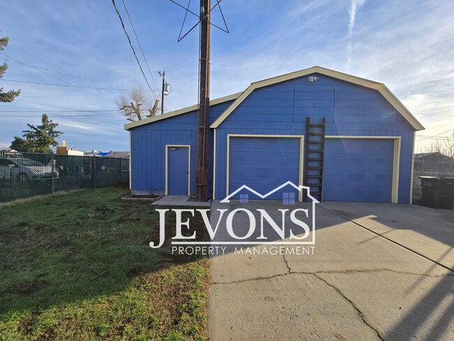 Building Photo - Move-in special: Get $500 off your first month’s rent!