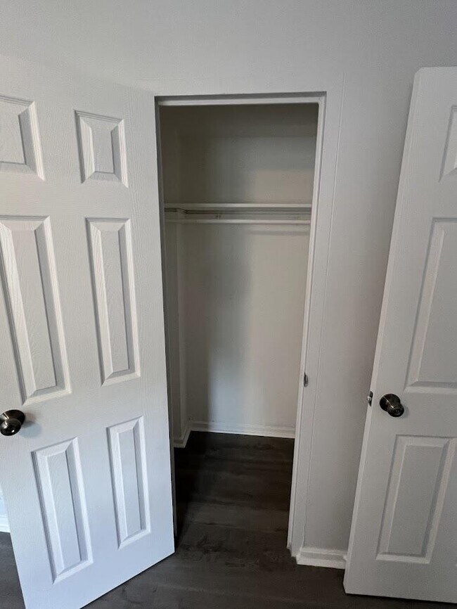Building Photo - 1 bedroom in Chicago IL 60626