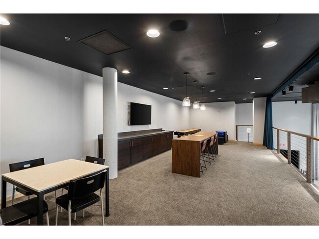 Building Photo - 215 10th Ave S