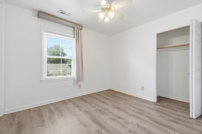 Building Photo - 600 Breeds Hill Rd