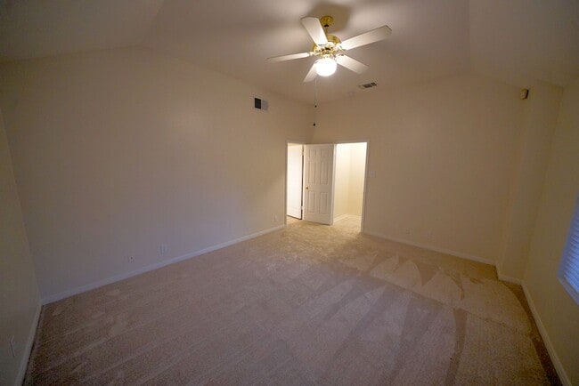 Building Photo - Beautiful Home in the desirable Shavano Ga...