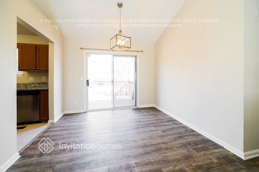 Building Photo - 4350 Yellow Rose Dr