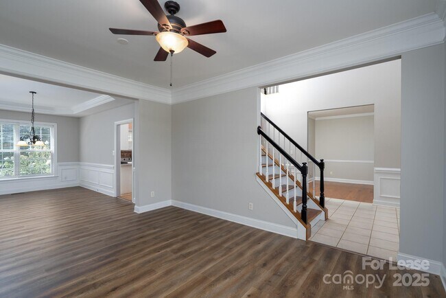 Building Photo - 604 Queenswater Ln