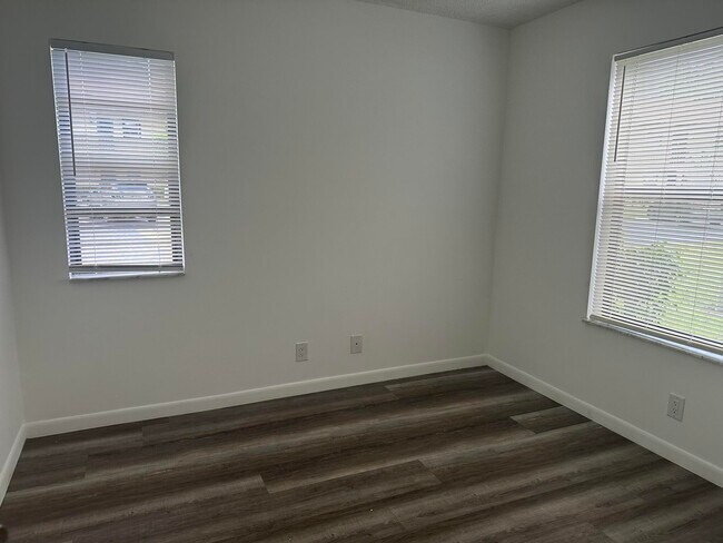 Building Photo - 21915 Lake Forest Cir