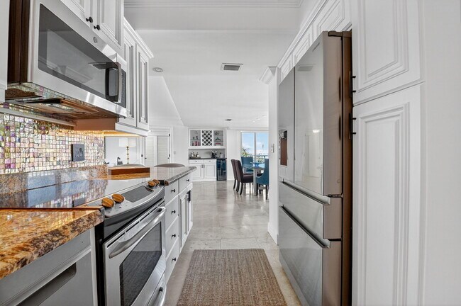 Building Photo - 2780 S Ocean Blvd