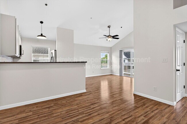 Building Photo - 531 Saravalle Dr