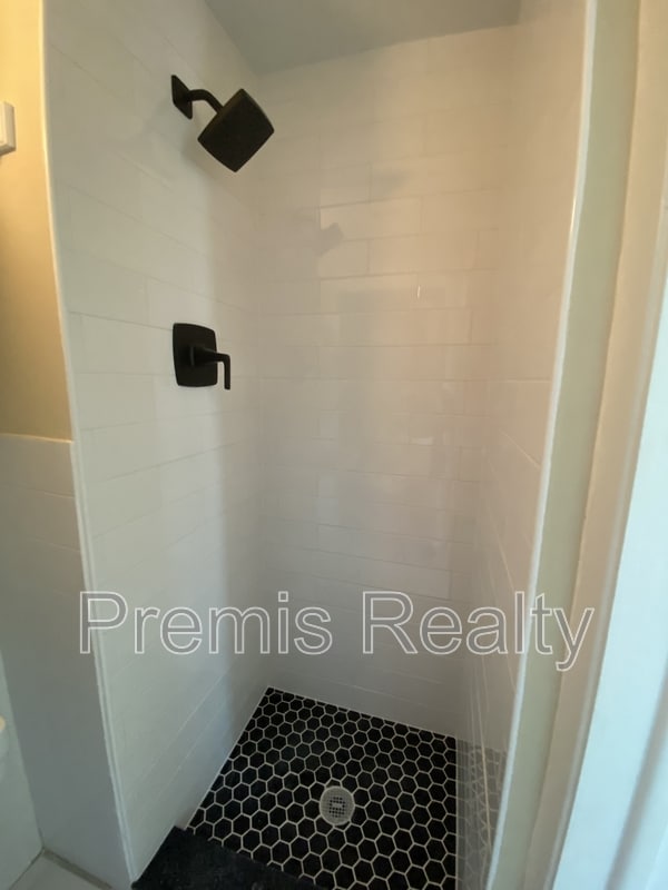 Building Photo - 2664 St Joseph Dr W