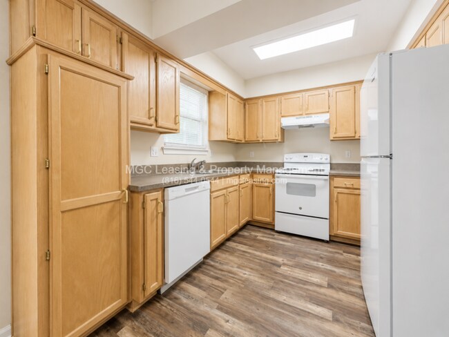 Building Photo - RENT SPECIAL | MOVE IN BY 8/31/26 & GET A FREE 55-inch TV!!