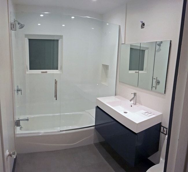 Bathroom - 3782 Meier St