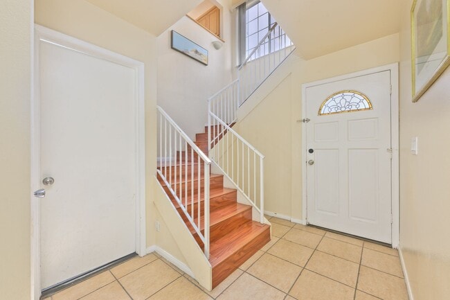 Building Photo - 9-MONTH FURNISHED WINTER RENTAL MID SEPT 2026 THROUGH MID JUNE 2027 **3-car parking**