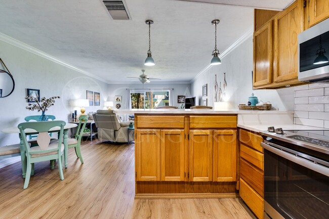 Building Photo - Furnished Coastal Living Condo