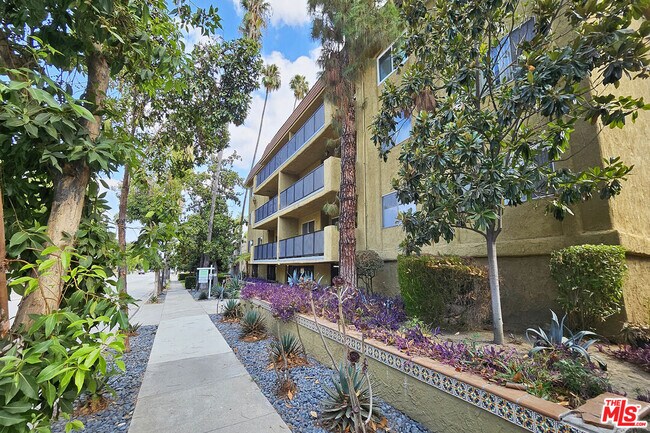 Building Photo - 382 E California Blvd