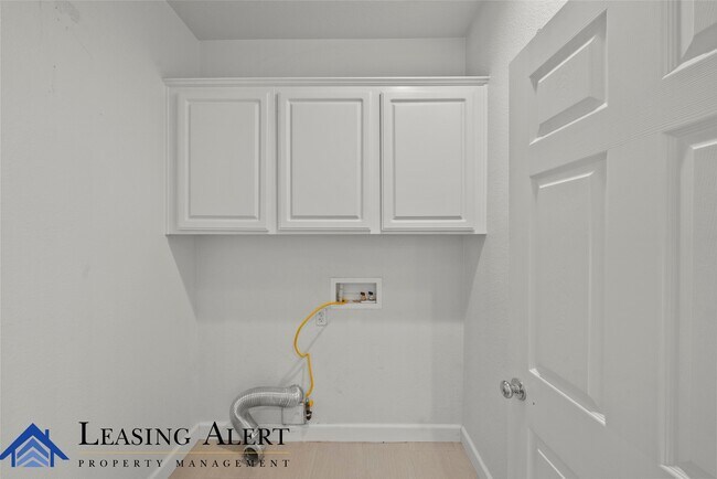 Building Photo - 24320 Lorenzo Ln