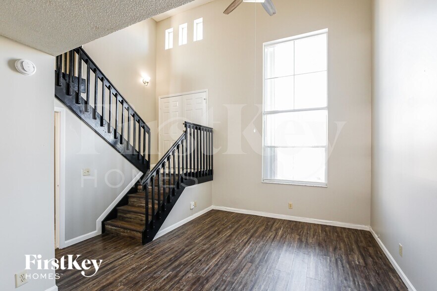 Building Photo - 3085 Lighthouse Pl