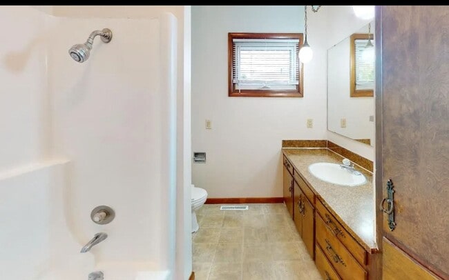 Building Photo - 2722 Stewart Dr