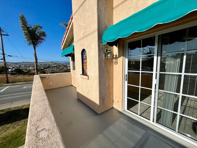 Building Photo - 3 Bedroom 2-1/2 Bathroom North Grover Beach Home with a View