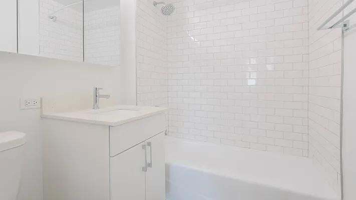 Building Photo - 448 W 37th St