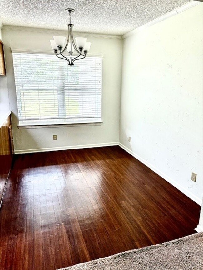 Building Photo - Charming 3-Bed, 2-Bath Home in China Sprin...