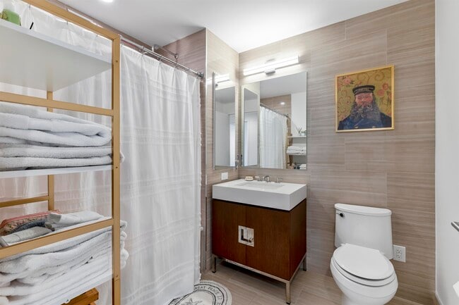 Building Photo - 99 Hudson St