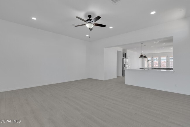 Building Photo - 14936 Hill Ridge Ct