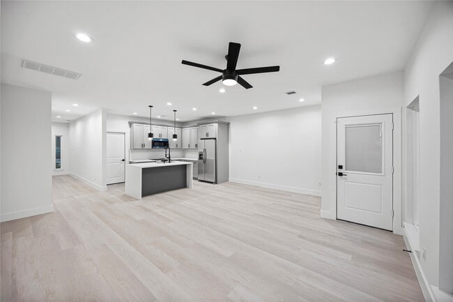 Building Photo - 8218 Lawler St